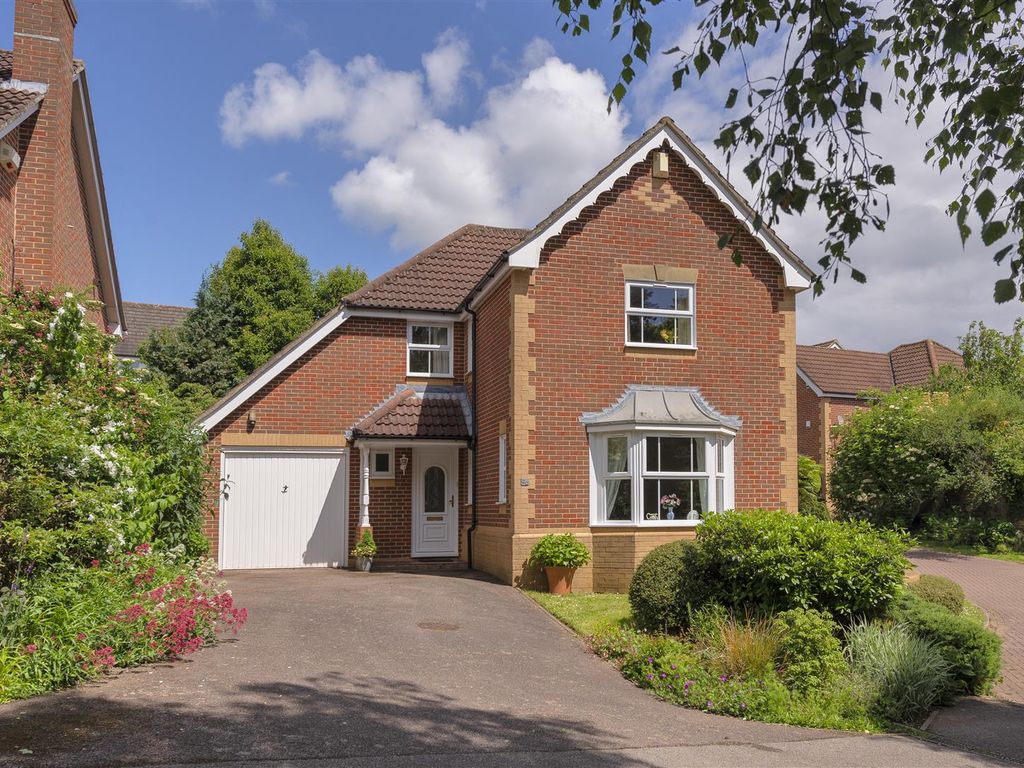 4 bed detached house for sale in Gainsborough Drive, Maidstone ME16, £