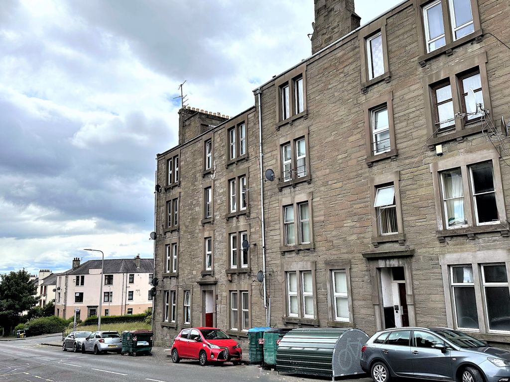 2 bed flat to rent in Provost Road, Dundee DD3, £700 pcm Zoopla