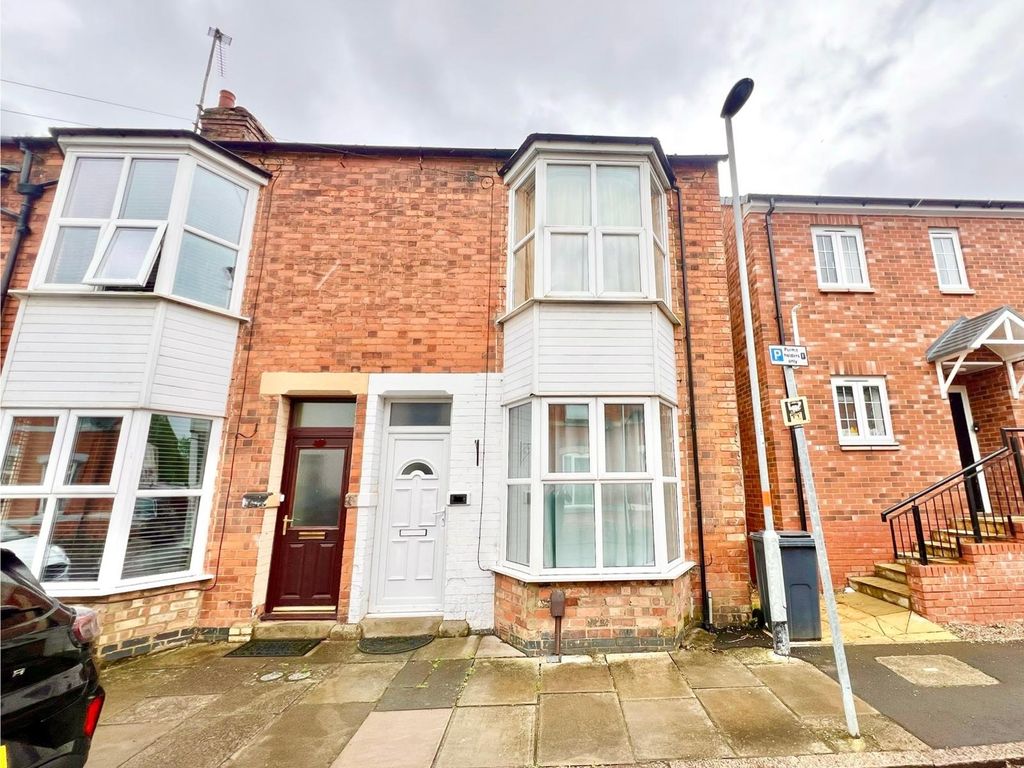 4 bed property to rent in Spencer Street, Northampton NN5, £1,550 pcm