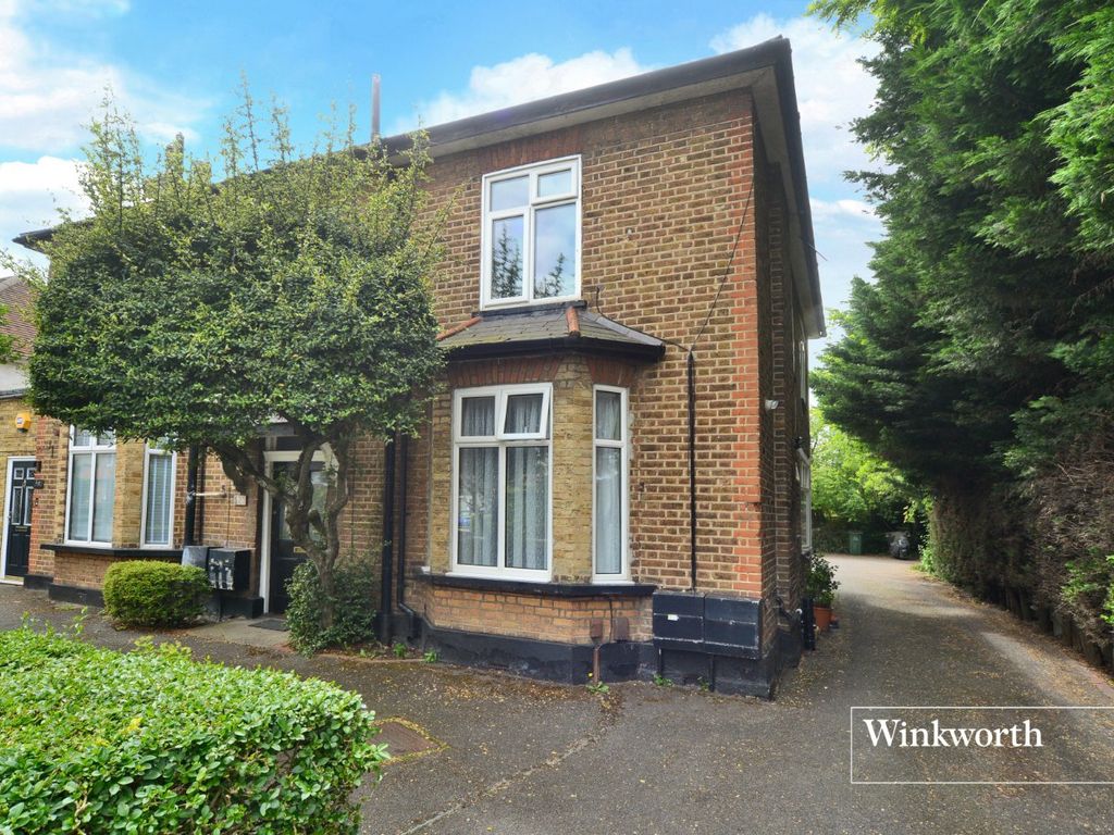 1 bed flat for sale in Cheam Common Road, Worcester Park, Sutton KT4, £