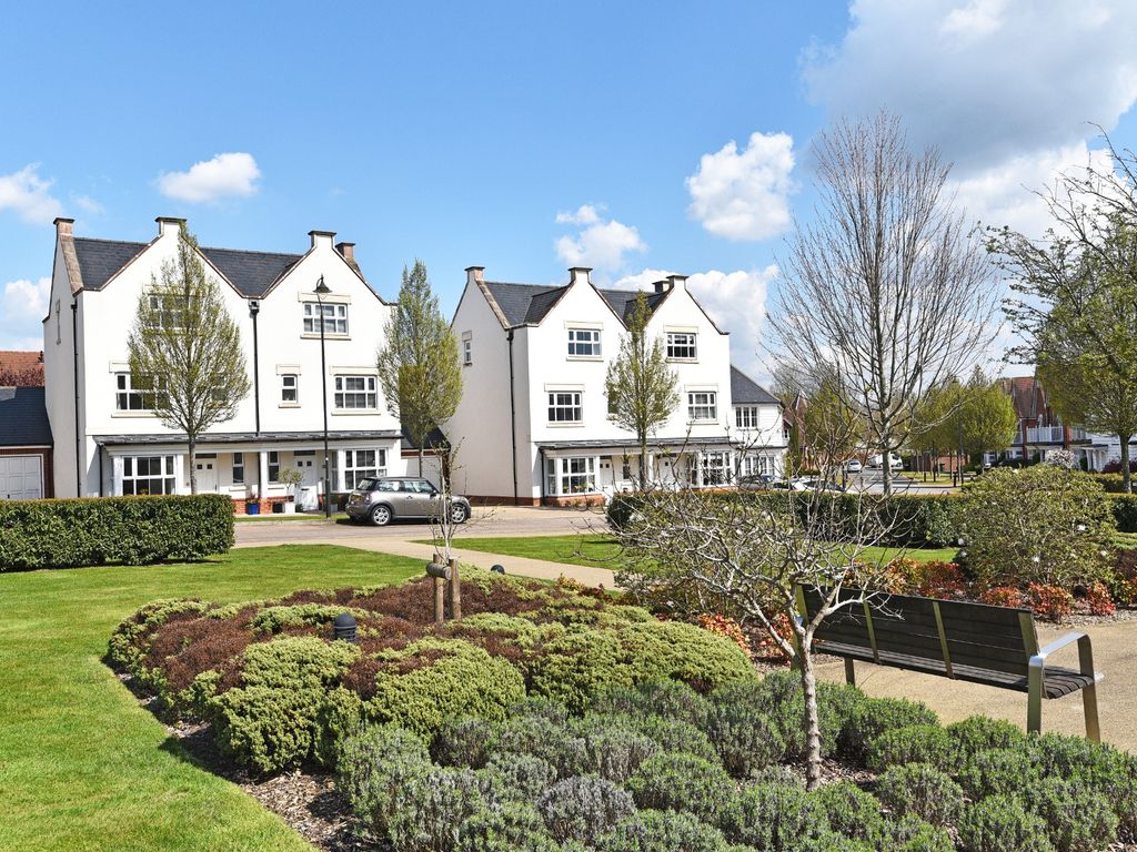 4 bed semidetached house for sale in Longhurst Avenue, Horsham RH12