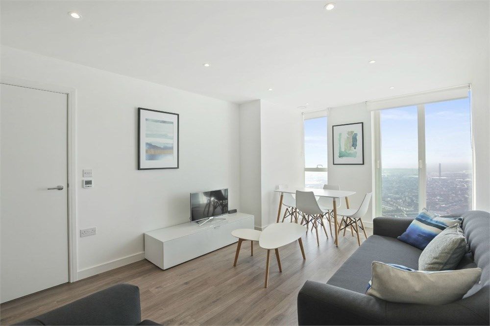 2 bed flat to rent in Pinnacle Apartments, Saffron Central Square