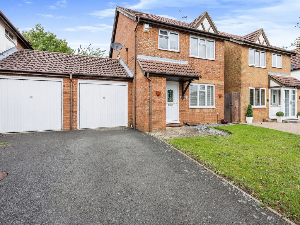 3 bed linkdetached house for sale in Farmbrook, Luton LU2, £350,000