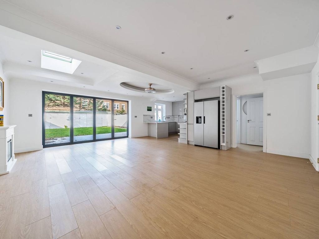 5 bed semidetached house for sale in Acton Town, Ealing, London W3, £