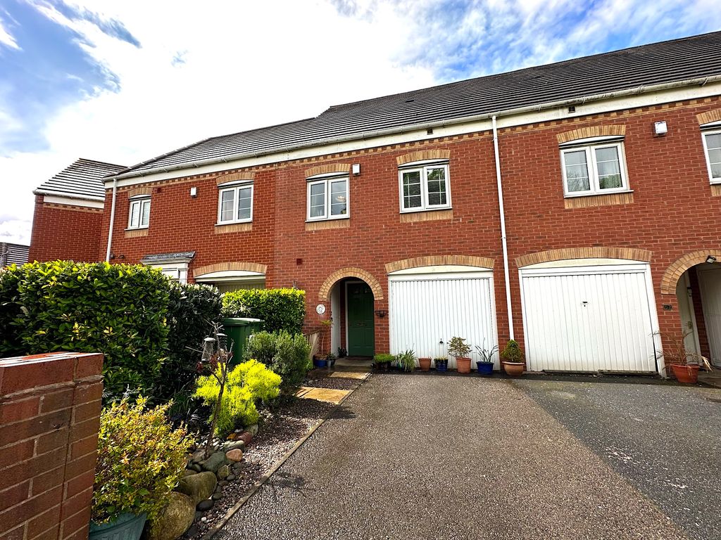 3 bed town house for sale in Ellards Drive, Wednesfield, Wolverhampton
