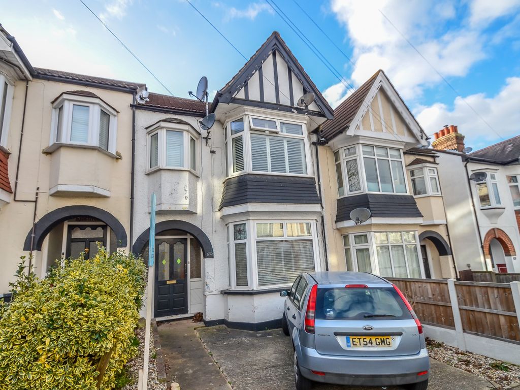 1 bed flat for sale in Oakleigh Park Drive, LeighOnSea, Essex SS9