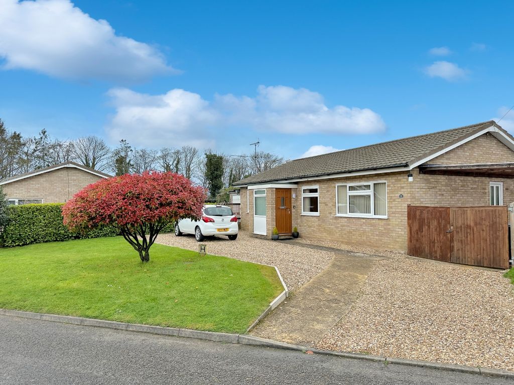 3 bed detached bungalow for sale in Whitefield Way, Sawston, Cambridge