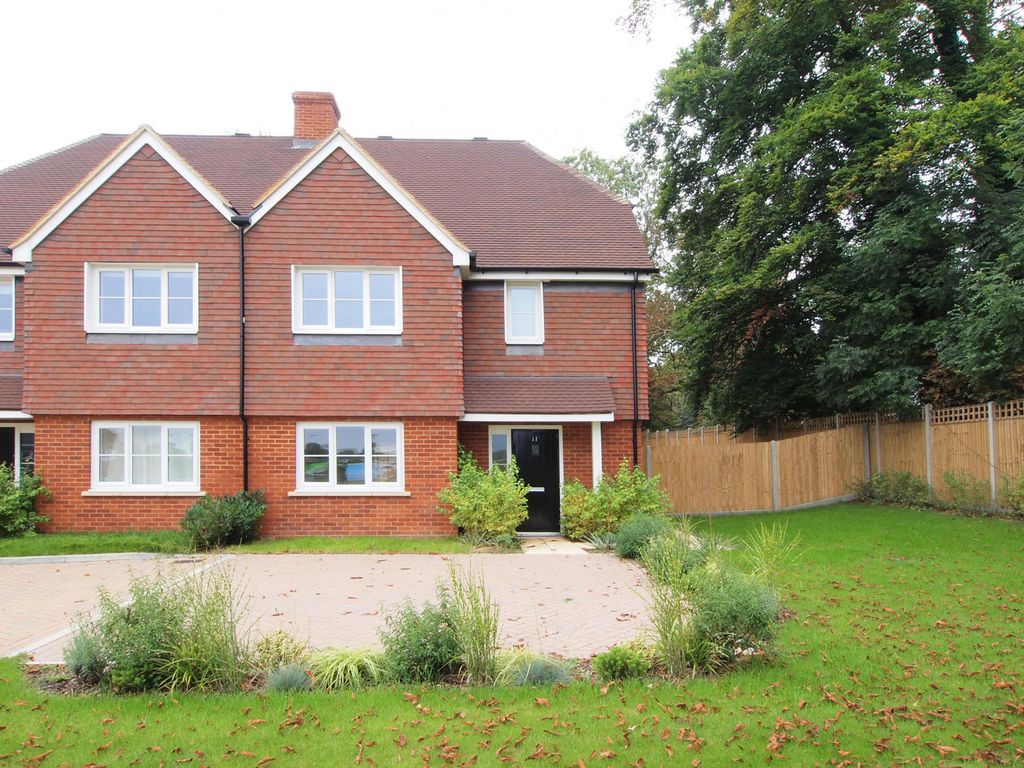 3 bed semidetached house to rent in Skylark Close, Ewell, Surrey KT17