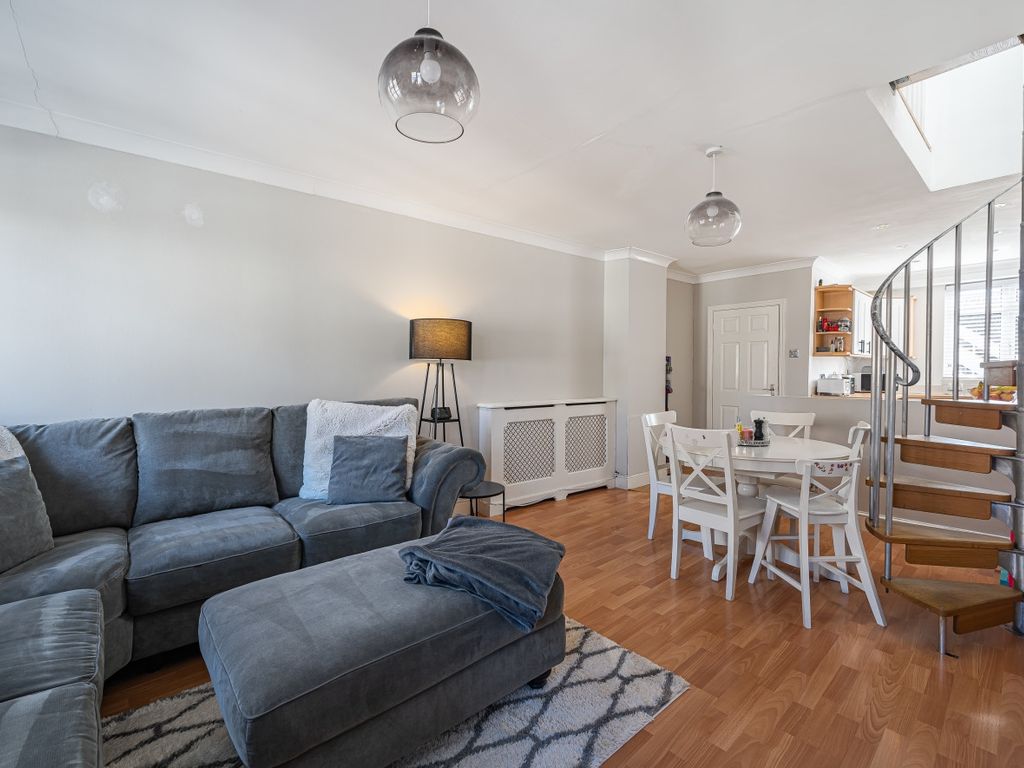 2 bed flat for sale in Bexley High Street, Bexley DA5, £275,000 Zoopla