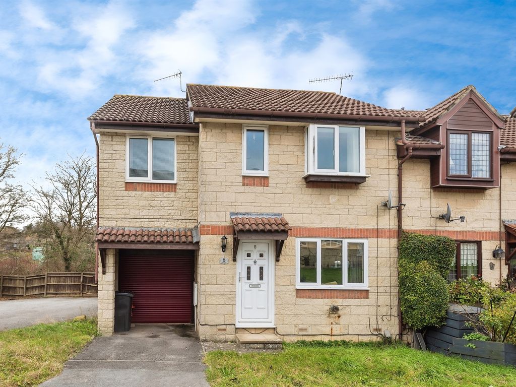 4 bed semidetached house for sale in Clover Park, Swindon SN25, £