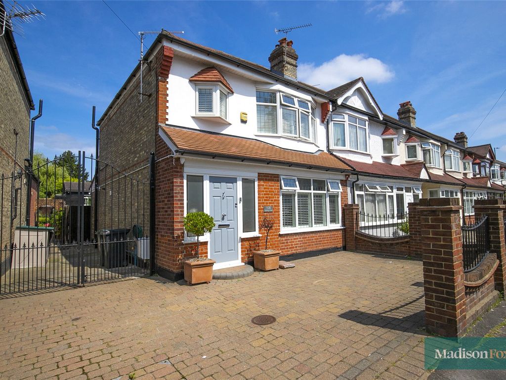 3 bed semidetached house for sale in Roding Road, Loughton, Essex IG10
