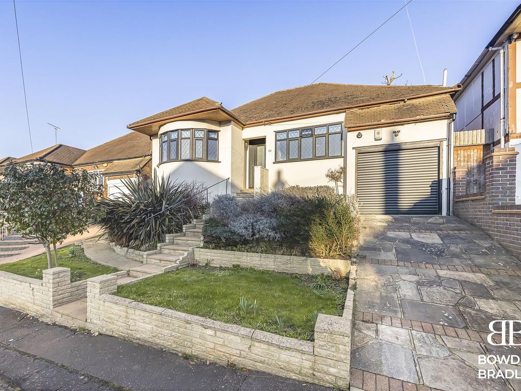 3 bed detached bungalow for sale in Dacre Gardens, Chigwell IG7 Zoopla