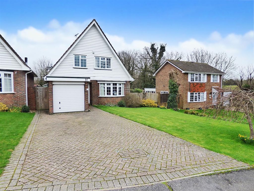 3 bed property to rent in Merryfield Crescent, Angmering, Littlehampton