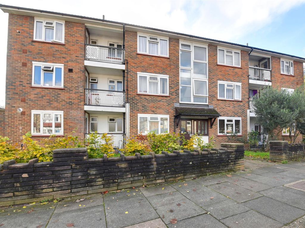 3 bed flat for sale in Market Place, East Finchley N2, £390,000 Zoopla