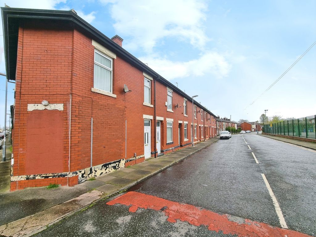 3 Bed End Terrace House For Sale In Regent Street, Manchester Ol10, £ 