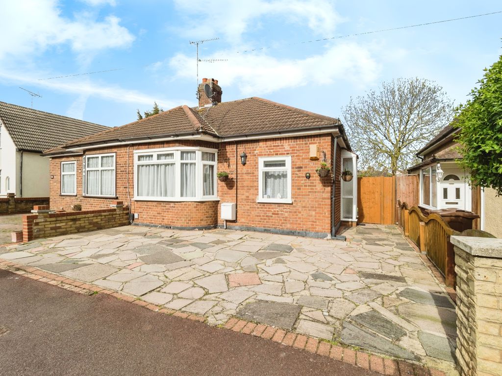 2 bed bungalow for sale in Kitchener Road, Dagenham, Essex RM10, £