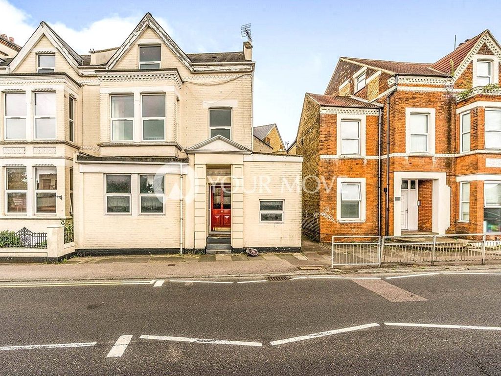 1 bed flat to rent in Balmoral Road, Gillingham, Kent ME7, £825 pcm