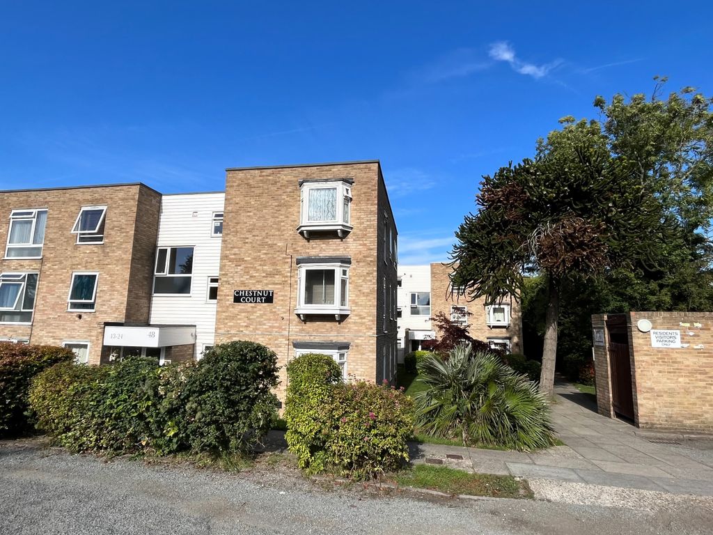 2 bed flat to rent in Beddington Gardens, Wallington SM6, £1,450 pcm