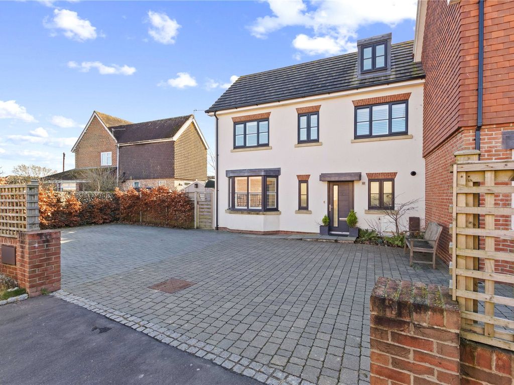 4 bed link detached house for sale in Hook Lane, Aldingbourne