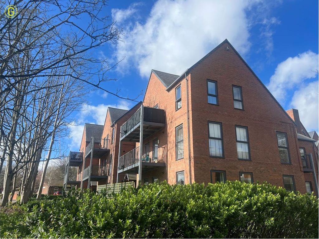 2 bed flat for sale in Holland Road, Sutton Coldfield B72, £230,000