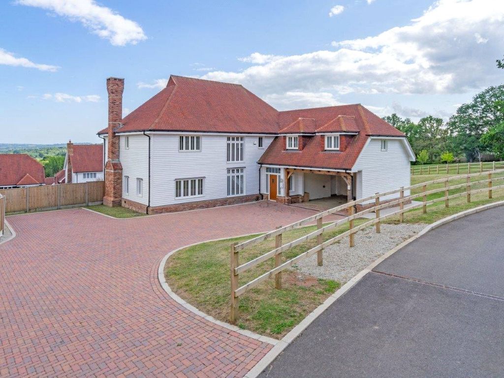 5 bed country house for sale in Bellerbys Gardens, Wadhurst, East