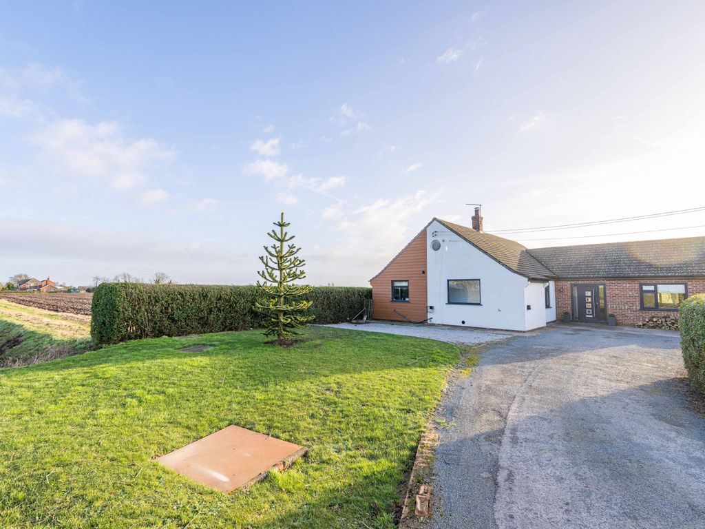 4 bed detached bungalow for sale in Highgate, Leverton, Boston PE22, £