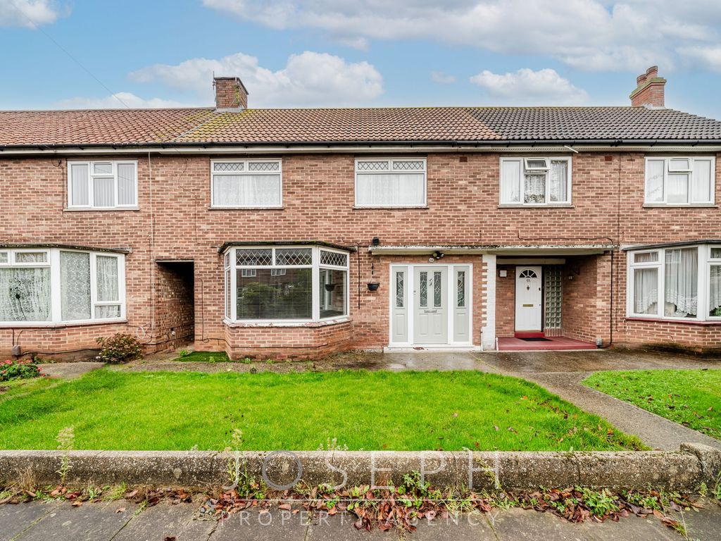 3 bed terraced house for sale in Selkirk Road, Ipswich IP4, £290,000