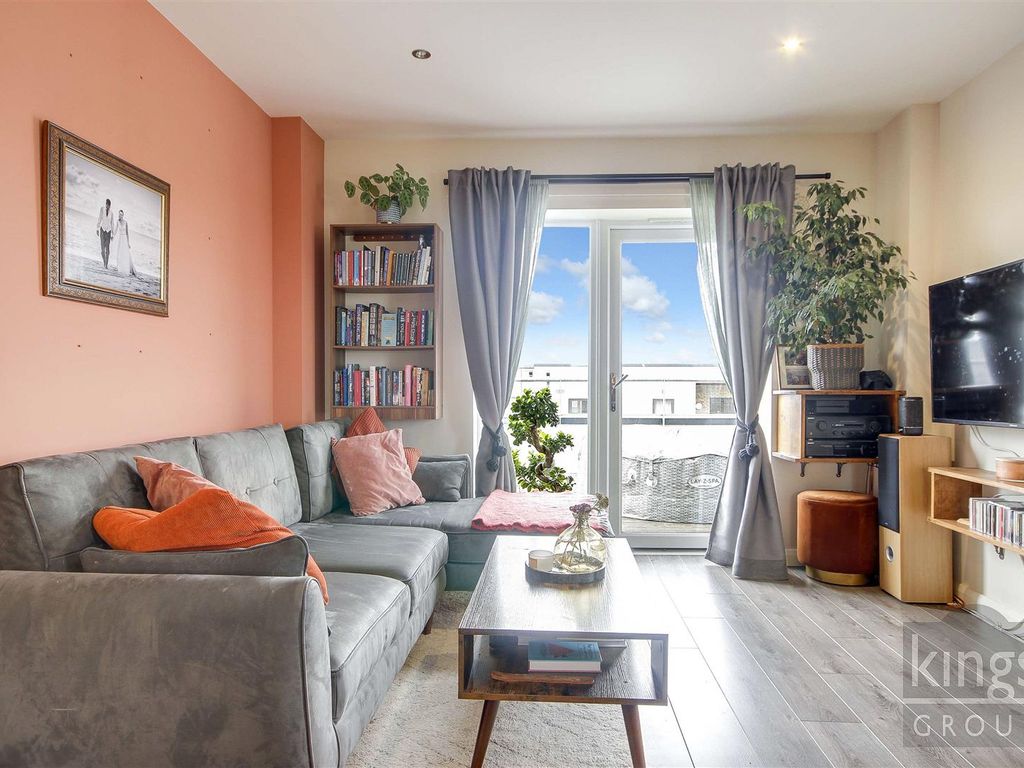 2 bed flat for sale in Thornbury Way, London E17, £160,000 Zoopla