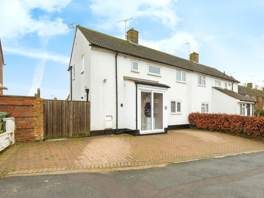 3 bed semidetached house for sale in Warwick Road, Kennington, Ashford