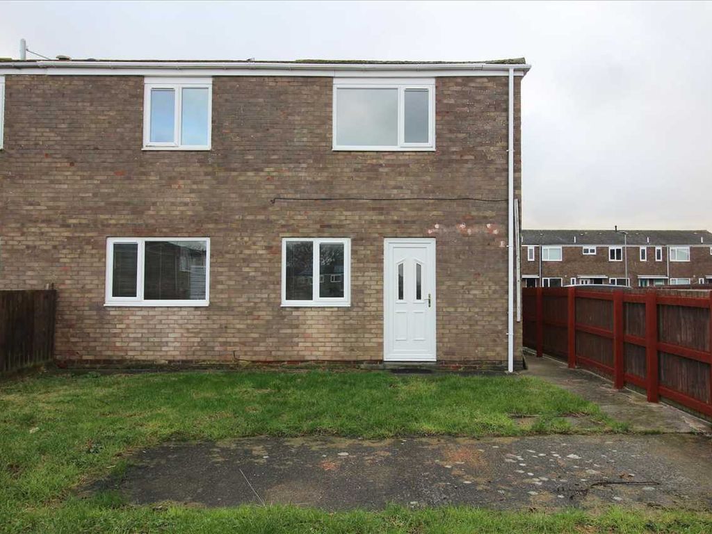 3 bed terraced house for sale in Broomylinn Place, Eastfield Lea