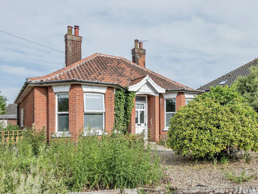 3 bed detached bungalow for sale in St. Johns Road, Stalham, Norwich