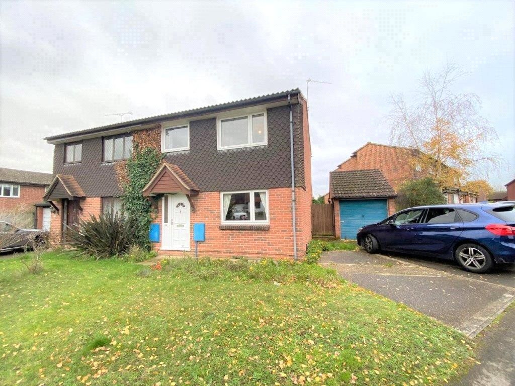 3 bed semidetached house to rent in Tamar Way, Wokingham, Berkshire