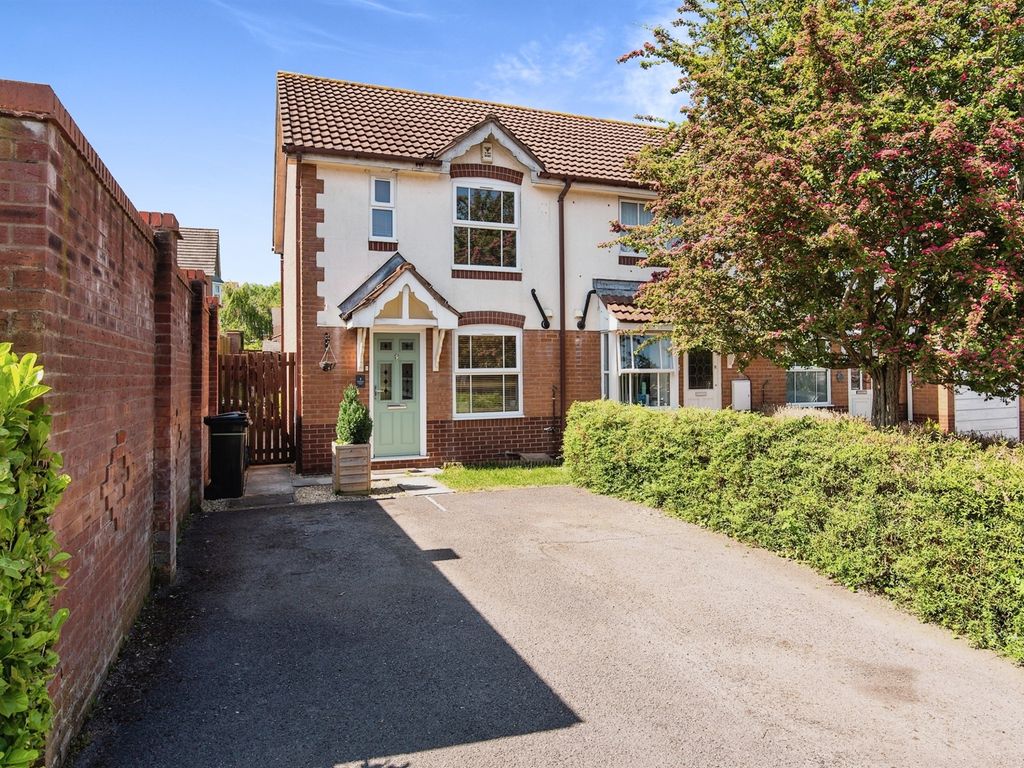 2 bed end terrace house for sale in Malmesbury Close, Longwell Green