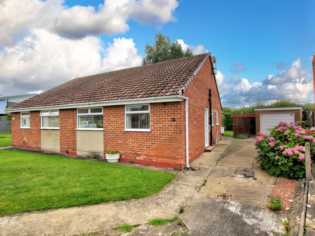 2 bed semidetached bungalow for sale in Kenilworth Avenue,