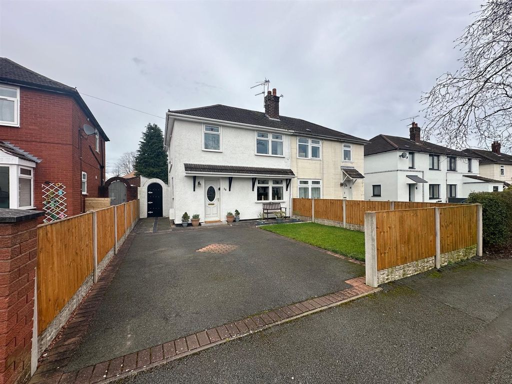 3 bed semidetached house for sale in Aldersey Road, Crewe, Cheshire