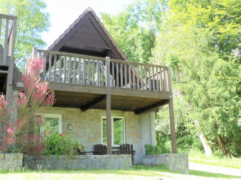 3 bed terraced house for sale in Valley Lodges, Park