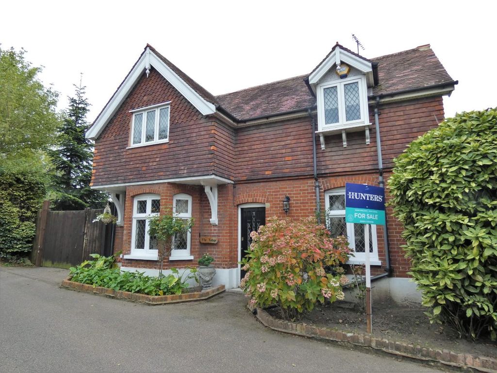 2 bed detached house for sale in Hillside Drive, Gravesend DA12 Zoopla