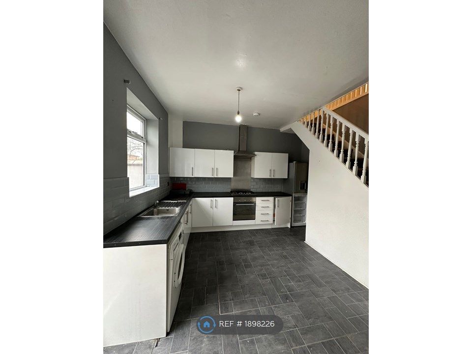 3 bed terraced house to rent in Plodder Lane, Farnworth, Bolton BL4, £