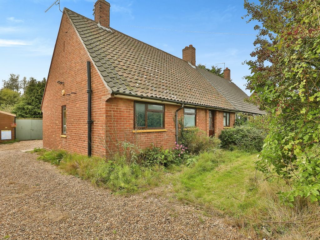 2 bed semidetached bungalow for sale in North View, Barney, Fakenham