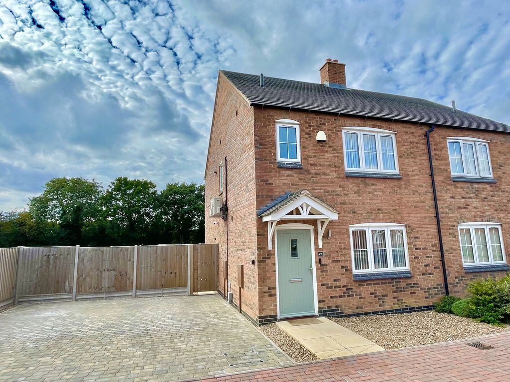 3 bed semidetached house for sale in Westfield Close, Blaby, Leicester