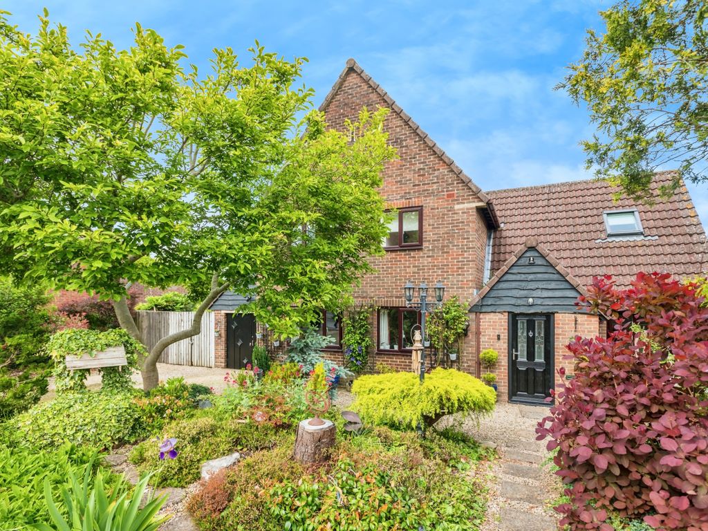 5 bed detached house for sale in Slater Road, Pewsey SN9, £500,000 Zoopla