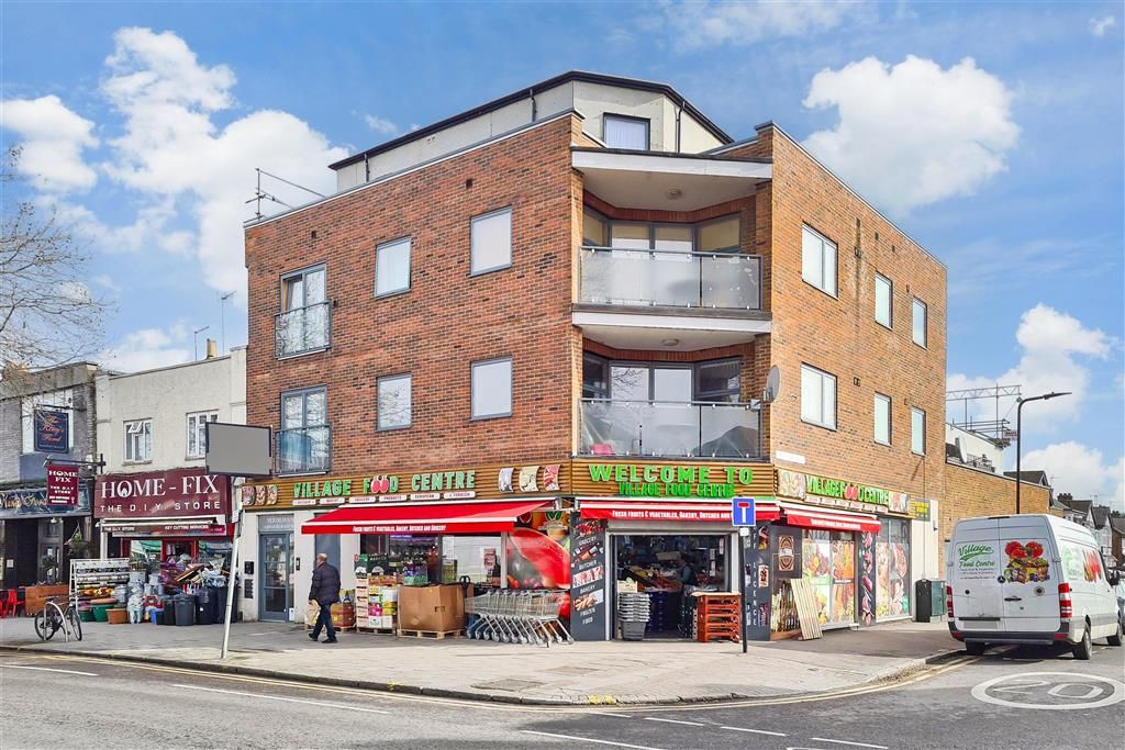 2 bed flat for sale in Chingford Mount Road, London E4, £231,500 Zoopla