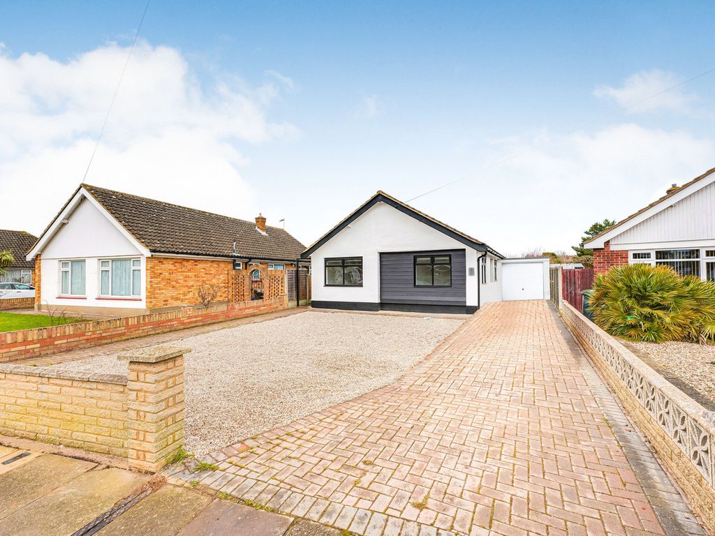 3 bed detached bungalow for sale in Wyatts Drive, SouthendOnSea SS1