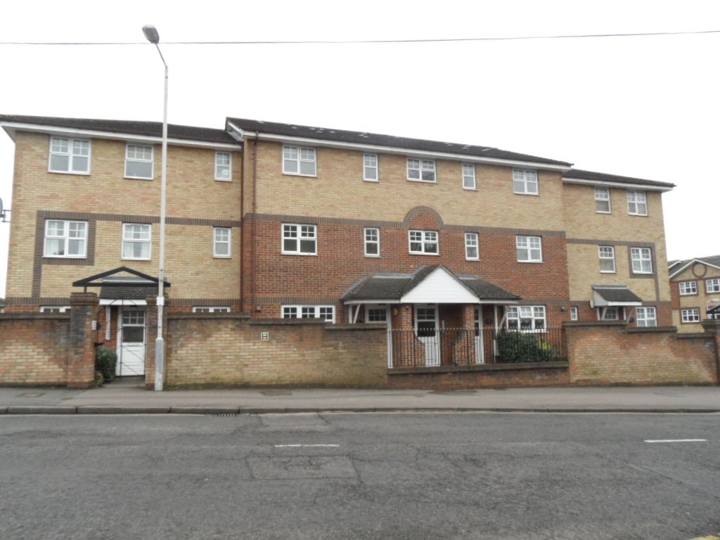 2 bed flat to rent in Earls Meade, Luton LU2, £800 pcm Zoopla