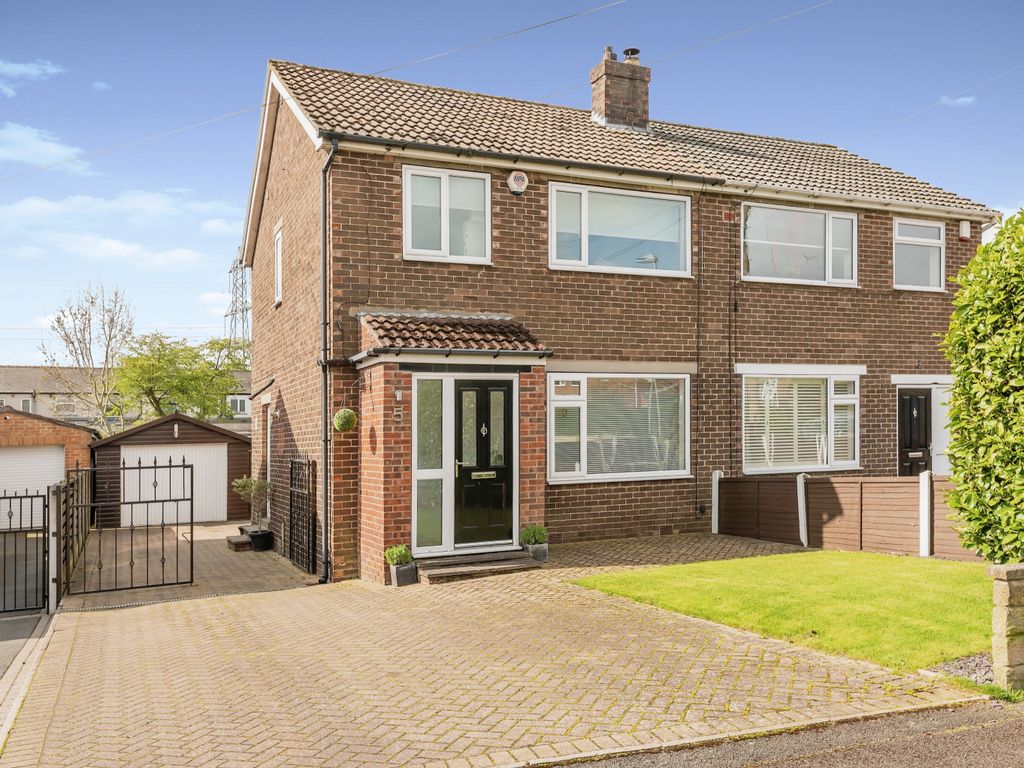 3 bed semidetached house for sale in Norwood Crescent, Birkenshaw