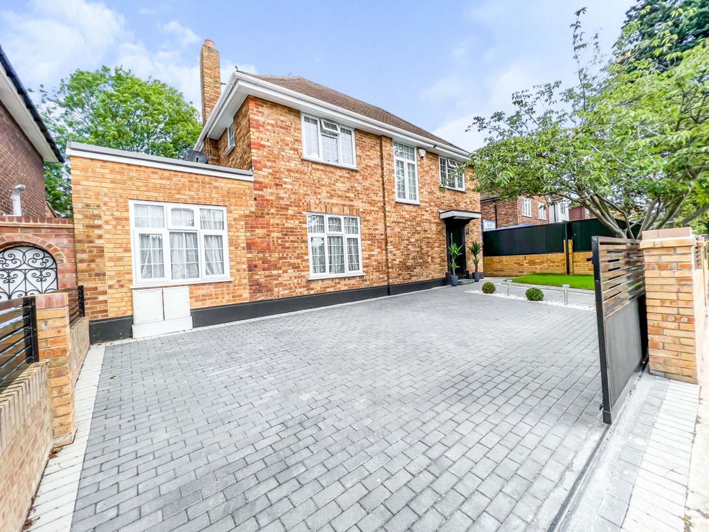 4 bed detached house to rent in Sudbury Hill Close, Wembley HA0 Zoopla