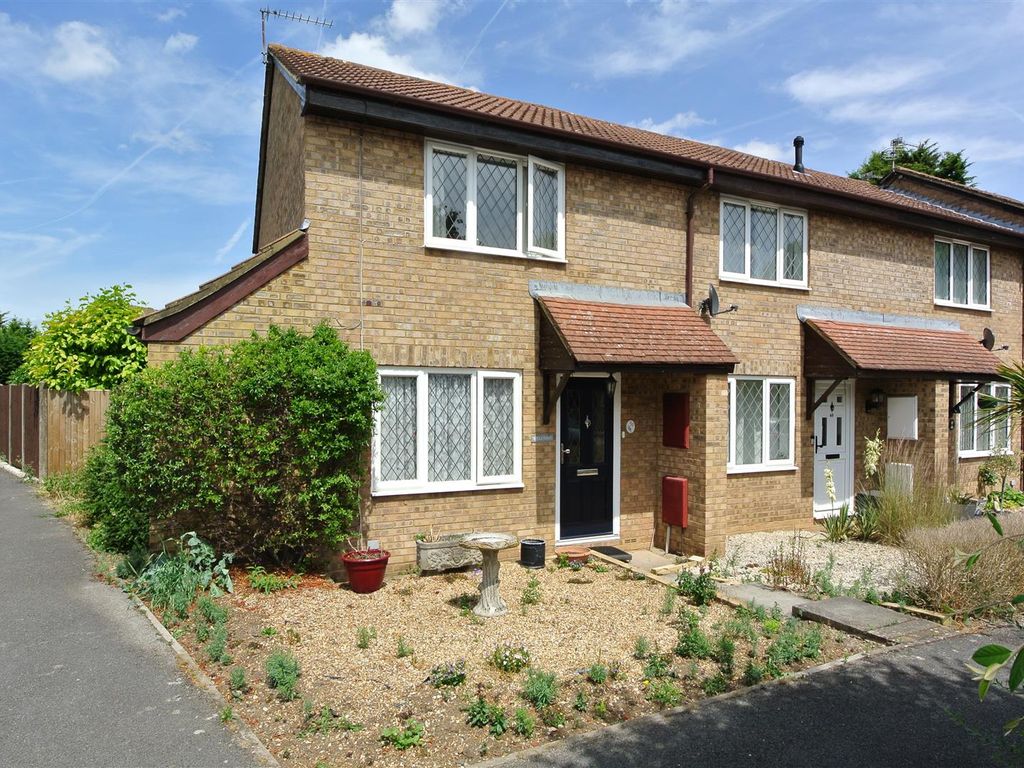 2 bed property for sale in Quincy Road, Egham TW20 Zoopla
