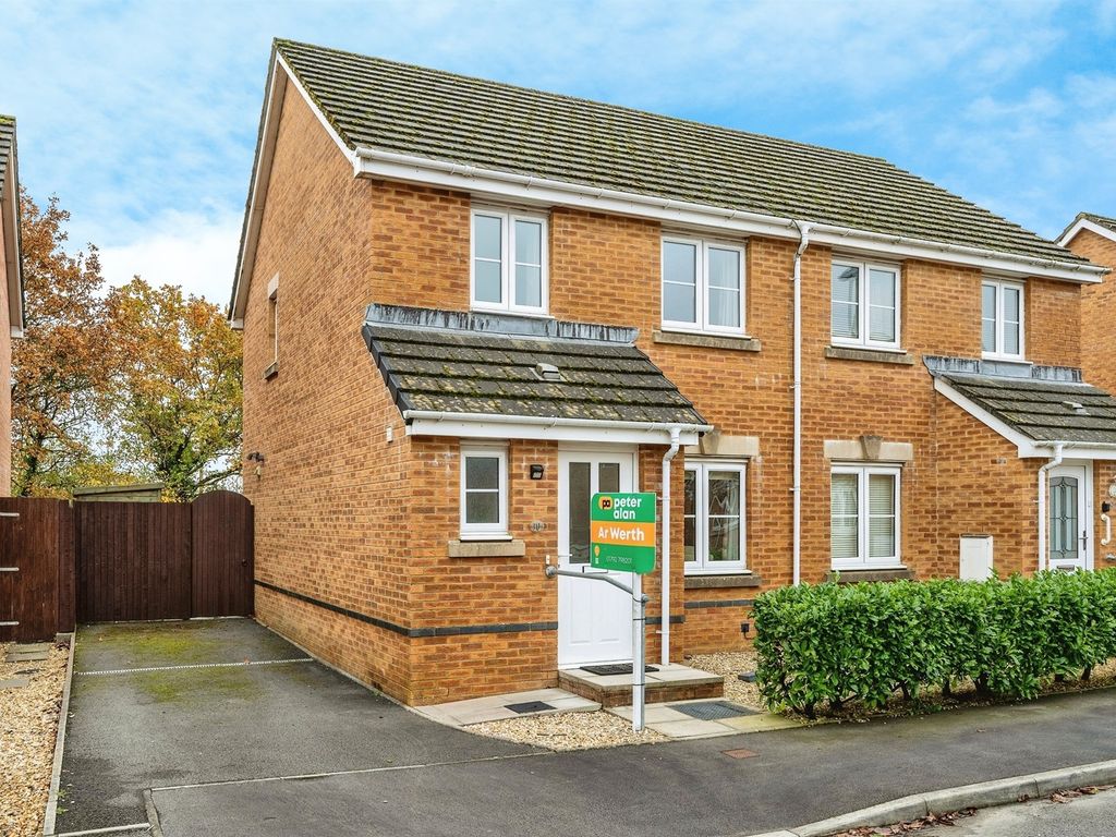 3 bed semidetached house for sale in Cwrt Yr Hen Ysgol, Tondu