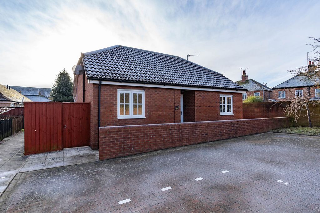 St. Thomas Road, Spalding PE11