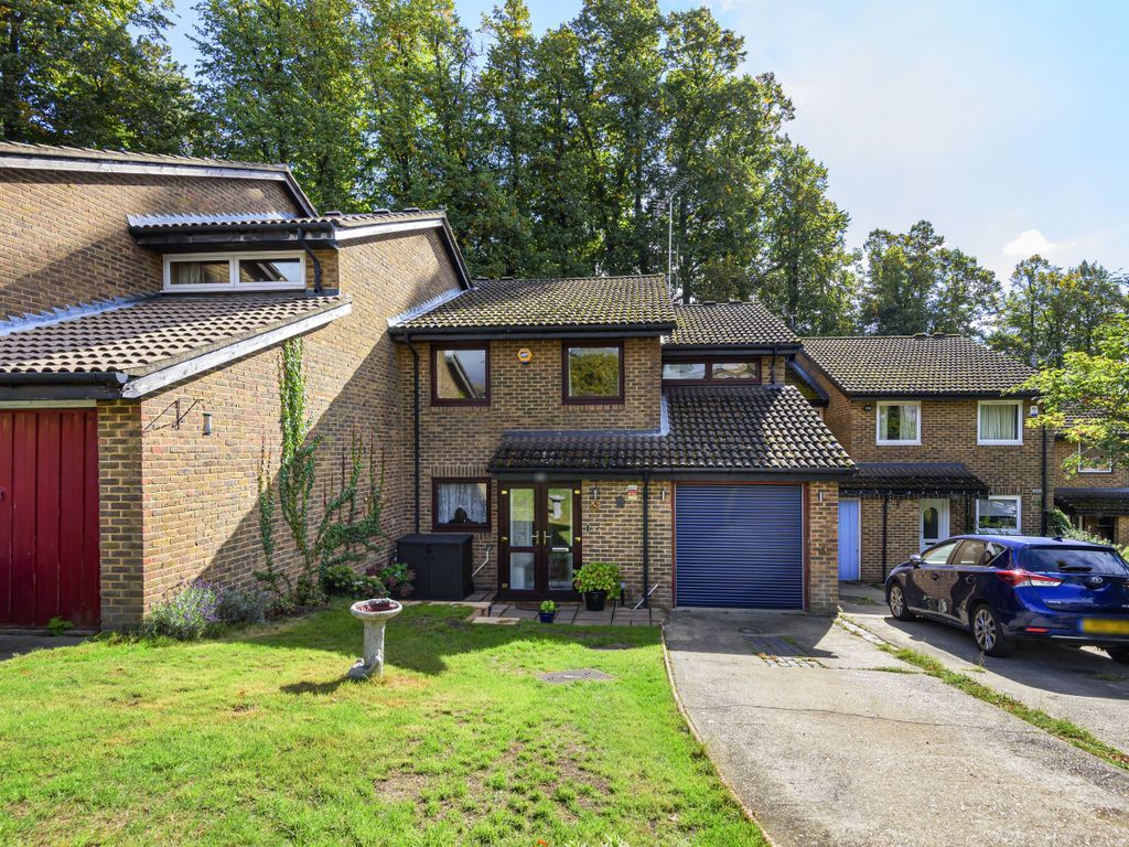 5 bed linkdetached house for sale in Penn Gardens, Chislehurst, Kent